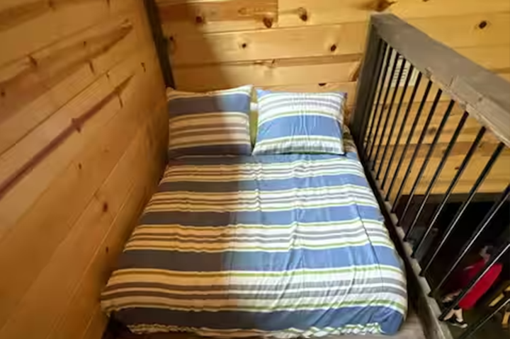 Bed 1.2